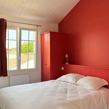 Spacious House Village Center Courtyard And Parking * La Flotte