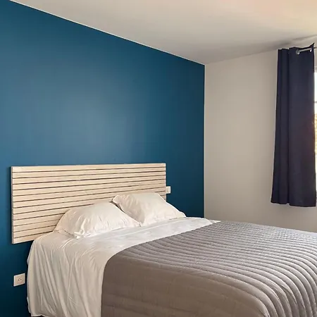 Spacious House Village Center Courtyard And Parking La Flotte