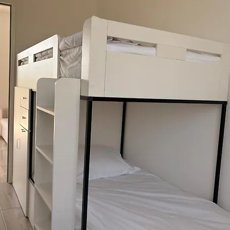 Spacious House Village Center Courtyard And Parking