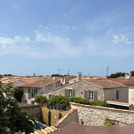 Spacious House Village Center Courtyard And Parking * La Flotte
